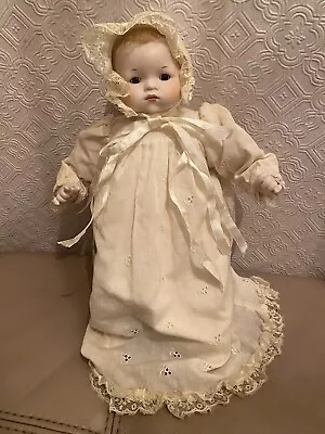 Vintage Victoria Ashlea Porcelain Musical Doll • $12.33