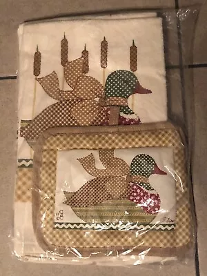 VTG 1983 Duck Mallard Cattails Kitchen Tea Dish Towels Pot Holder Cecil Saydon • $24.99