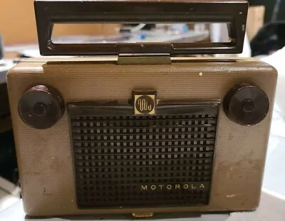 Vintage Motorola Model 55BIU Portable Tube Radio • $40