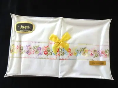 £10 • Buy VINTAGE SET Of NEW & BOXED 'JOYSEL'WHITE PILLOWSLIPS Embroiderfed Edges