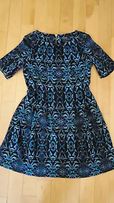 Gabby Skye Dress Blue/Black Woman Sz 10P Pleated Fit And Slight Flare • $25