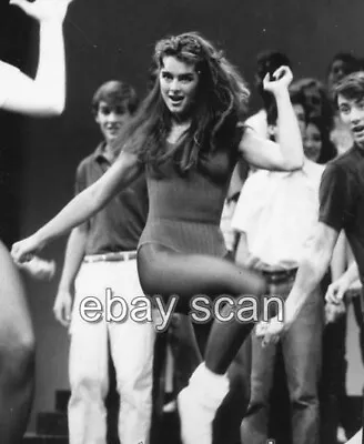 ACTRESS MODEL BROOKE SHIELDS UNPUBLISHED CANDID  8X10 PHOTO Img212 • $14.99