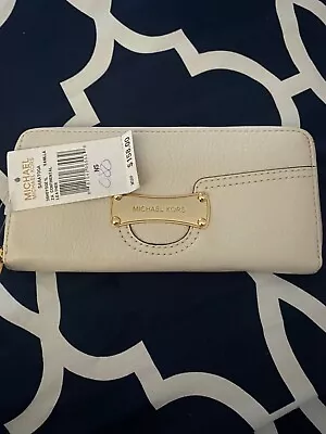 Michael Kors Saratoga Wallet • $120