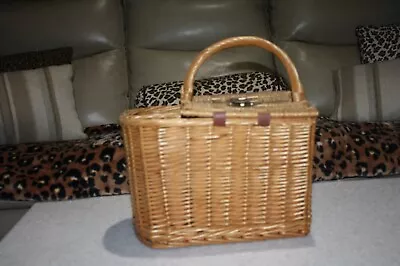 Vintage Wicker Picnic Basket 2 Wine Bottle Carrier • $25