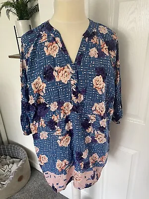 £2.50 • Buy Ladies Marks & Spencer‘s Blue Floral Beachwear Blouse Size L