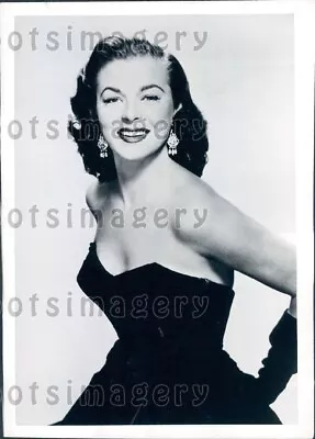 Wire Photo Stunning Actress Marguerite Chapman • $15