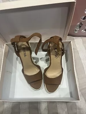 Just Fab Womans Tanned And Cream Wedges • £5