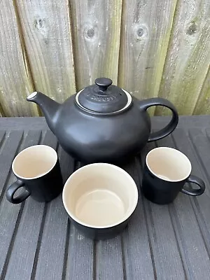 Le Creuset Stoneware Classic Teapot Black - Bundle 2x Mugs & Ramekin All Good Co • £25