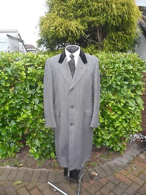 Centaur Gold Pure New Wool Grey Herringbone Black Velvet Collar Coat Size 42 Ins • £115