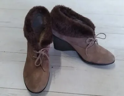 B. Makowsky Nellie Women's Size 9M Shoes Brown Suede Fur Trim Lace-up Bootie • $20