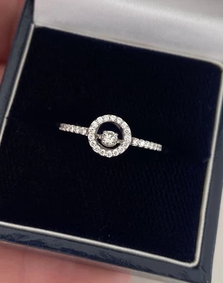 £450 • Buy 18ct Gold Shimmering Diamond Ring 18K 750.