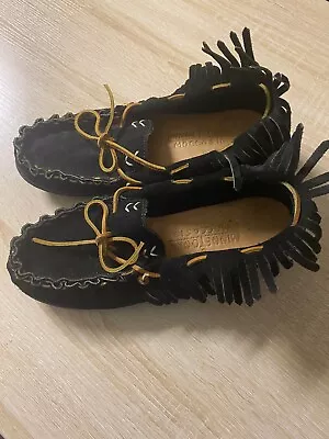 Minnetonka Women’s Moccasins Loafers Shoes Size 8.5 Fringe Leather Flats Black • £24.10