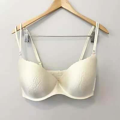 Victoria’s Secret Angels Secret Embrace Beige Bra Scalloped Flower Size 36DD • $17