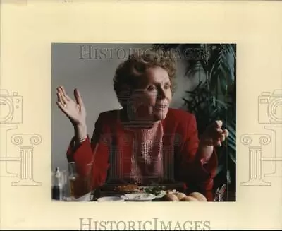 1992 Press Photo Eileen Ford Of Model Agency Eating At Third Coast. - Hcp51075 • $15.99