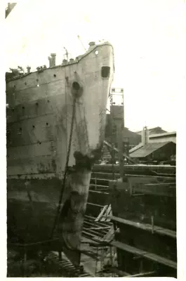 1950s Postcard Bow Of An Unidentified P & O Liner In Dry Dock • £1.50