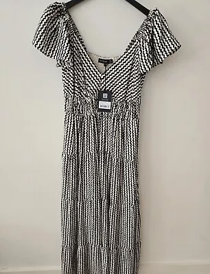 Decjuba Dress 8 • $50