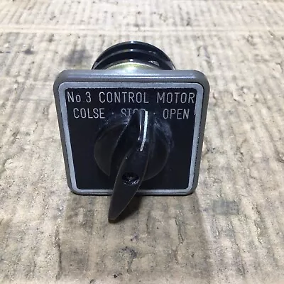 Idec 41-10568 3-Position Selector Switch Izumi #A13-1000-10 • $15.99