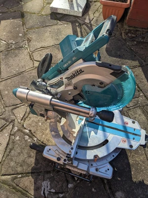 £400 • Buy Makita DLS110Z 18V Mitre Saw 