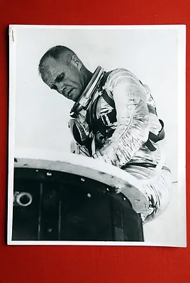 John H. Glenn Project Mercury Entering Capsule Original Photo Space 1961 ? • $100.49