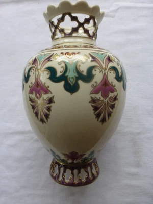 $79.99 • Buy Vtg Zsolnay Hungary Pecs 1853 Fine Porcelain Reticulated Hand Painted Vase 9.75 