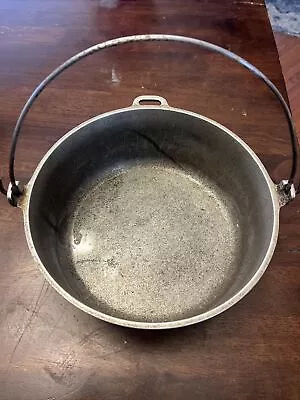 Vintage 4-1/2 Quart Club Aluminum Hammered Pot With Bail Handle • $40