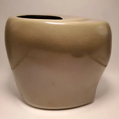 Royal Haeger Pottery Green Vase 9.5”H X 10 W 2003 W/ Original Label & Price Tag • $32.99