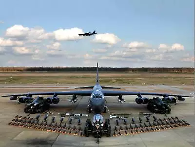 MILITARY AIR PLANE BOMBER JET B52 Stratofortress WEAPON POSTER ART PRINT BB946B • £11.99