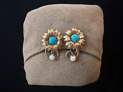 Vintage Signed Star Faux Turquoise & Pearl Gold Tone Flower Clip Earrings • $19.99