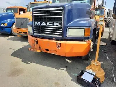 Mack Ch612 Bumper Assembly Front 2002 N/a Used - B 3374921 • $569.99