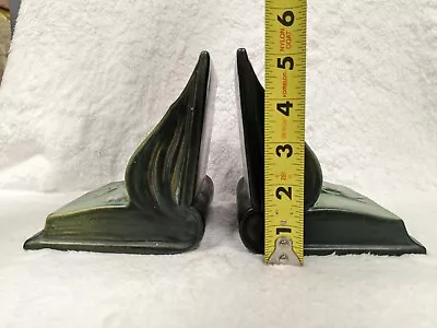 Roseville #15 - Roseville Freesia Bookends Green - Chip • $85