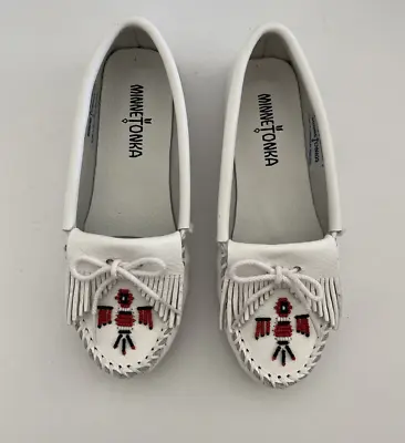 Minnetonka Women's White Leather Thunderbird Boat Sole Moccasin -Size 5.5 • $22.90