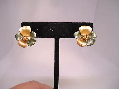 S Signed Vtg Nos Gold Tone Enamel Flower Pierced Earrings • $1