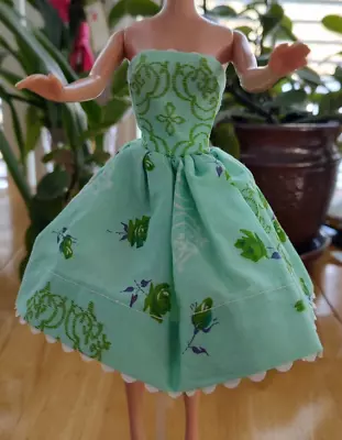 Vintage Barbie Clone Green With Blue Floral Print Dress Fits Babs Suzette Sz NM • $19.99