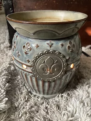 Scentsy Warmer Full Size Charlemagne Fleur De Lis Retired Medallion Blue/Brown! • $14.99