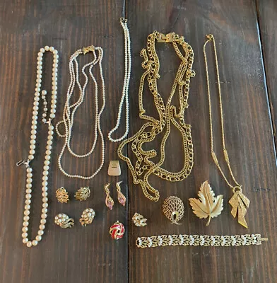 Vintage Trifari Jewelry Lot 14 Pc Necklaces Earrings Brooch All Trifari Estate • $10.50