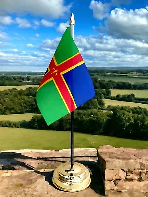LINCOLNSHIRE TABLE FLAG 6 X4  15cm X 10cm WITH FLAT GOLDEN BASE 25cm Tall • £5.99