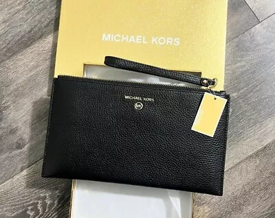 Michael Kors WRISTLET / Clutch Handbag BLACK Pebbled Leather Lg. Jet Set Charm  • $49.99