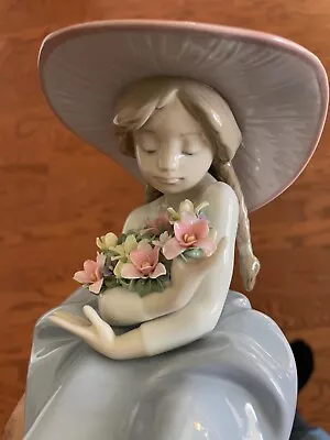 LLADRO  FRAGRANT BOUQUET  7.75 In. FIGURINE #5862 • $199