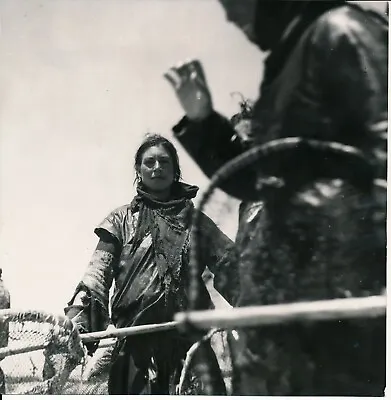 POVOA DO VARZIM C. 1938 - Fisherwoman Of Goëmons Portugal - NV 4831 • $31.89