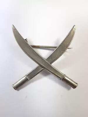 India: Crossed Knives Original Cap/Collar Badge. • £10