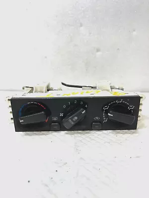 2002 Mitsubishi Galant Heater A/c Climate Controls Mr958027 Oem (b 196) • $49.99