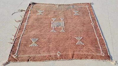 Distressed Hand Knotted Vintage Morocco Silk Kilim Kilim Area Rug 1.5 X 1.5 Ft • $24.99