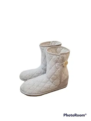 UGG Mountain Quilted Boots • $39.92
