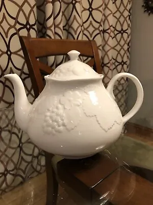 Vintage 1992 Wedgewood Strawberry And Vine Bone China White Grapevine Teapot • $132