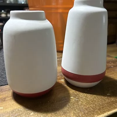 Ceramic Vase Decor White Red Set Of 2 -6”-6.5” Bullseye • $9.99