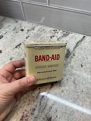 Vintage Metal Band Aid Tin 73 Assorted Adhesive Bandages Merchrochrome Pad EMPTY • $21.50