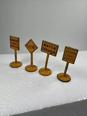 VTG METAL TOOTSIETOY STREET SIGN LOT SCHOOL SLOW WATCH CHILDREN Traffic Light . • $39