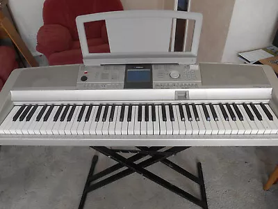 Yamaha DGX305 Keyboard • £60