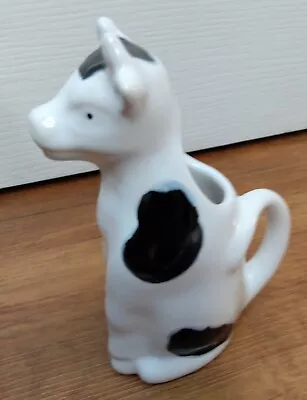 Reducta London Sitting Cow Creamer • £15.99