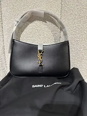 Saint Laurent Le 5 A 7 Shoulder Bag • $1990